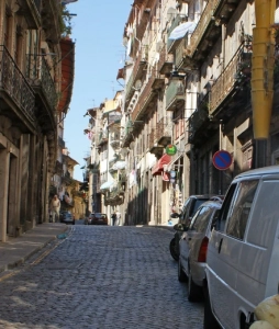Straße Porto Sightseeing steil